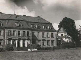 Gaußig, Schloss und Kapelle, Ansicht vom Park aus