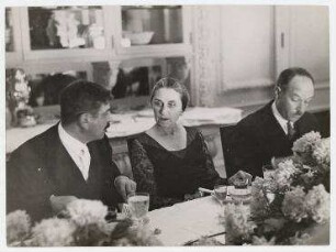 Dinner in der französischen Botschaft in Washington D.C. zu Ehren des Besuchs von Pierre Laval. von links: Pierre Laval, Mme. Claudel