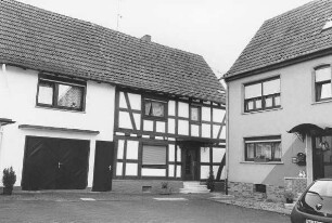 Wohnhaus, Fachwerk; Linsengericht, Friedrich-Wilhelm-Raiffeisen-Straße 11