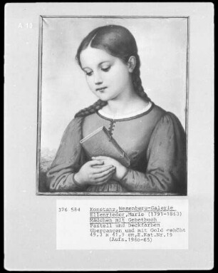 Mädchen mit Gebetbuch