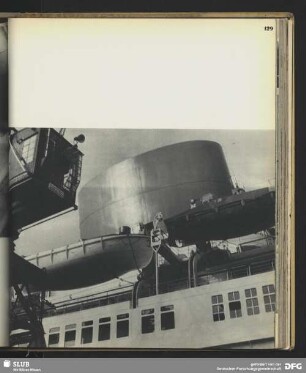 Die "Europa" an der Kolumbuskaje in Bremerhaven
