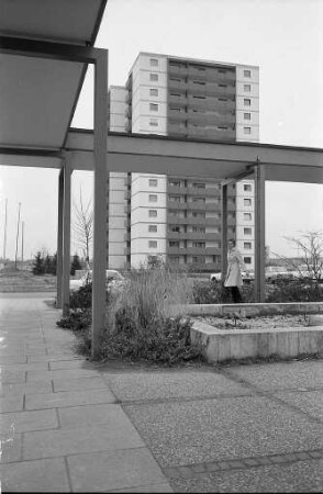 Baufertigstellung des 14stöckigen Hochhauses der Sparkassen-Wohnbau-Gesellschaft in der Welfenstraße 32