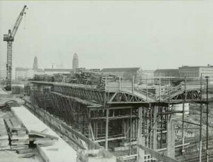 Budapester Straße : Dresden, Kleine Plauensche Gasse, Straßenbrücke