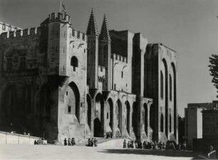 Der Papstpalast in Avignon (1334 erbaut)