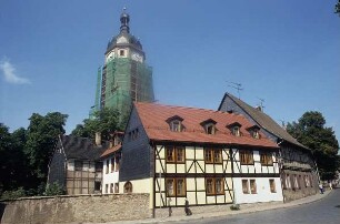 Sangerhausen. Stadtansicht mit Blick auf den eingerüsteten Turm der Kirche St. Jakobi