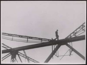 Hafenarbeiter entweder am Überseehafen Bremen oder am Hafen Hamburg