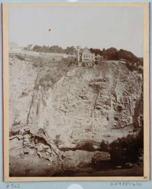 Blick vom Hohen Stein über den Plauenschen Grund auf die Begerburg in Dölzschen