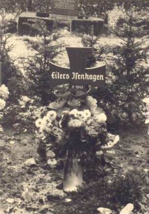 Friedhof Berlebeck, Kriegsgräber mit beschrifteten Grabkreuzen. Entnommen aus der Akte D 106 Berlebeck Nr. 93. Detmold. Berlebeck