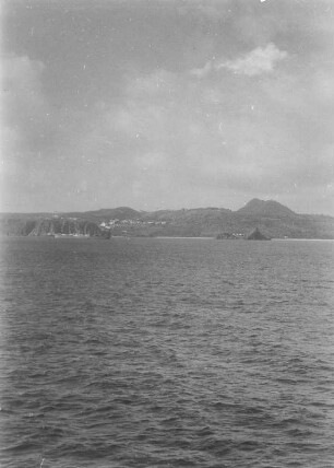 Küste : Blick vom Schiff auf eine Küste, vermutlich auf Madeira.