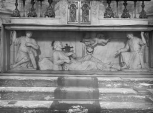 Altartisch mit Grabmal des Heiligen Franz Xaver