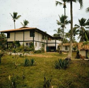 Brasilien. Salvador (Bahia). Wohnhaus und Werkstatt des Künstlers Hansen-Bahia (1915-1978). Anfahrtsseite