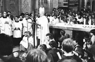 Freiburg: Münster, Erzbischof Dr. Schäufele am Altar