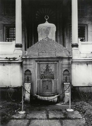 Im Topkapi Palast, Brunnen an der Bibliothek