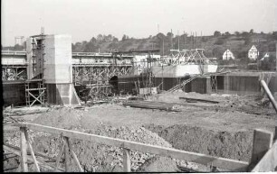 Aldingen, Wehr und Kraftwerk im Bau, Schützenmontage