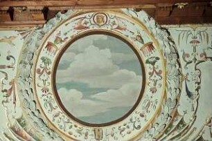 Groteskendekoration der Fensterwand und des stukkierten Frieses