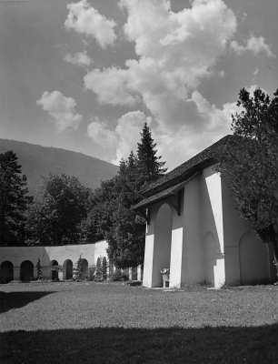 Lienz. Krieger-Gedächtnis-Kapelle (1925; C. Holzmeister)