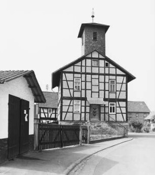 Ehemalige Schule (Fachwerkwohnhaus); Büdingen, Mittelstraße 32