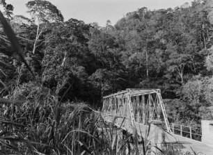 Brücke : Brücke über den Ngerengere-Fluss