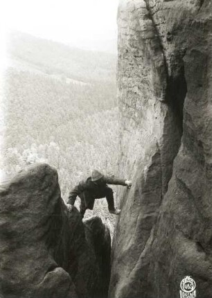 Sächsische Schweiz, Schrammsteine. Falkenstein. Paul Illmer am Unteren Reitgrat des Schusterweges (III)