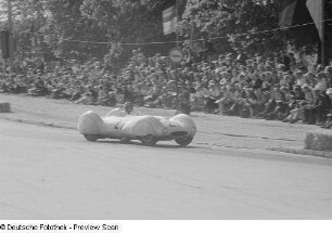 Arthur Rosenhammer in einem EMW 1500ccm-Sportwagen beim 6. Leipziger Stadtparkrennen