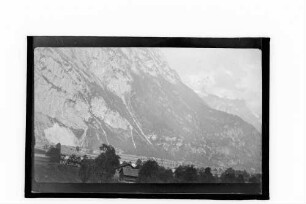 Exkursion ins Berner Oberland: Gebirgslandschaft mit Hütten