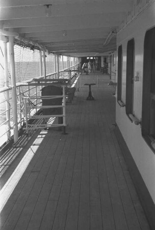 Promenadendeck des "Baloeran" : Schiffsdeck
