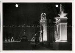 Berlin, Siegessäule, Flaggenschmuck bei Nacht