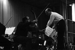 Donaueschingen: Donaueschinger Musiktage; Ernest Bour dirigiert und Siegfried Palm, Violoncello; Uraufführung von Penderecki