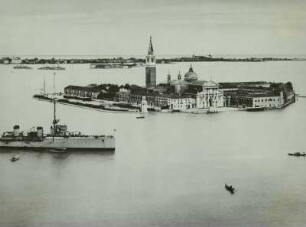 Kriegsschiff