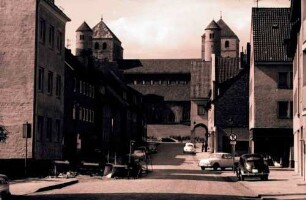 Hildesheim: Romanische St. Michaeliskirche, von der Burgstraße
