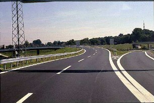Ausfahrt Ost: Teilung in Überführung Ost (Basel Richtung Landau) und Tangente Südost (Basel Richtung Wolfartsweier)