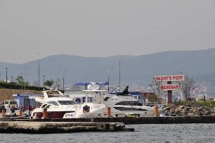 Boote im Hafen von Alt-Nessebar : Aufgenommen am 19. Mai 2011 im kleinen Yachthafen von Alt-Nessebar