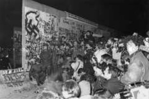 Öffnung der Berliner Mauer am Potsdamer Platz (?)
