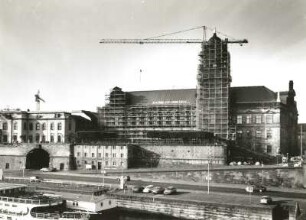 Dresden-Altstadt. Ständehaus (1901-1907; P. Wallot). Ansicht von Norden (von der Augustusbrücke)