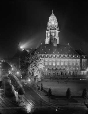 Dresden-Altstadt. Neues Rathaus. Außenansicht, Nachtaufnahme