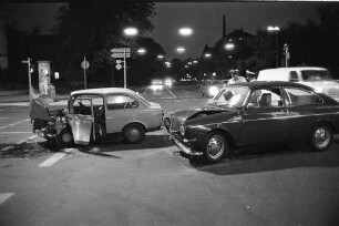 Verkehrsunfall auf der Kreuzung Kriegsstraße/Brauerstraße und Reinhold-Frank-Straße