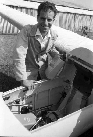 Flugpilot Mario von Loen (näherer Zusammenhang nicht feststellbar).