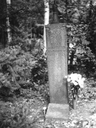 Grabmal für Eugen Hoffmann : Grabmal für Eugen Hoffmann (1892-1955). Stein; E. Hoffmann (?). Dresden-Trachau, Heidefriedhof