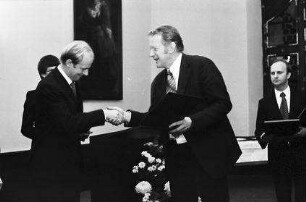 Freiburg: Kaufhaussaal, Preisverleihungen, Prof. Engler an [Friedrich Kluge]