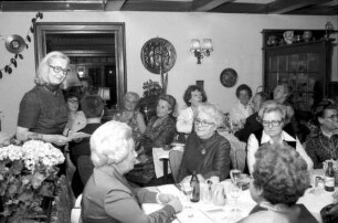 Untermünstertal: Gruppen beim Dinner