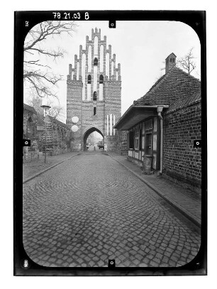 Neubrandenburg. Stargarder Tor (M. 14. Jh.). Feldseite