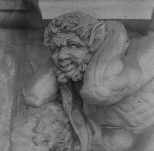 Konsole mit hockendem Faun : Konsole mit hockendem Faun. Sandstein (1714/1718; Werkstatt Balthasar Permoser / um 1950 Kopie; A. Braun). Dresden, Zwinger, Bogengalerie L