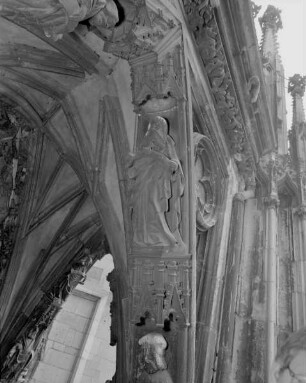 Portal mit Vorhalle — Portalvorhalle — Linker Arkadenbogen — Prophet