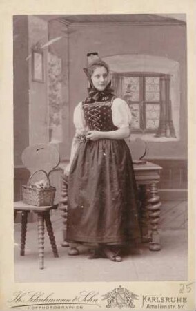 Emma Rochlitz in badischer Tracht