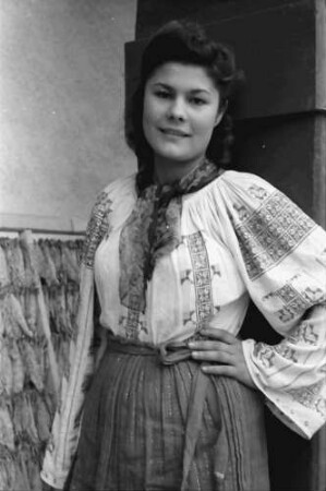 Chisinau: Mädchen in rumänischer Bluse