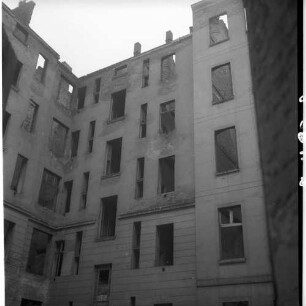 Negativ: Ruine, Ebersstraße 44, 1953