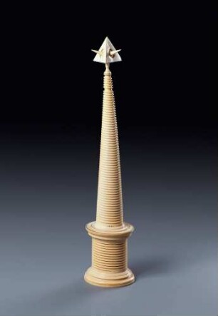 Säule mit Tetraeder