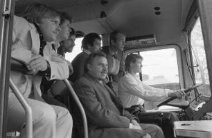 Deutscher Kraftfahrzeug-Überwachungsverein Dekra Prüfstelle Karlsruhe. Lehrgang im Rahmen der Ausbildung von Omnibusfahrern
