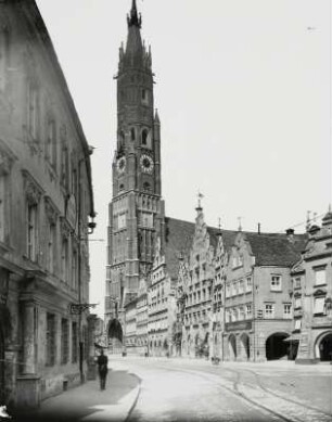 Landshut, Altstadt : Landshut. Altstadt. Blick nach Nordosten zur Stadtpfarrkirche St. Martin