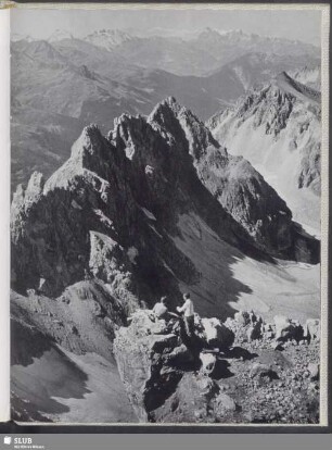 Gipfelblick von der Valluga (2811 m) mit Pazielfernerspitze und Schesaplana